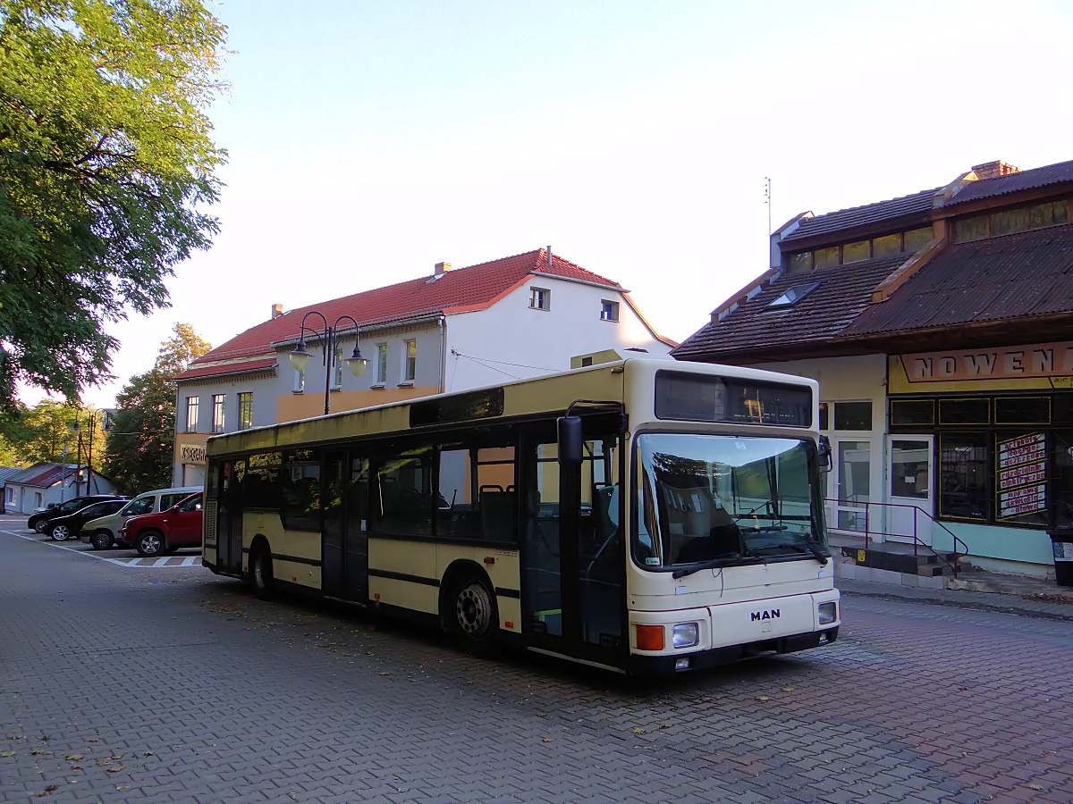 Dawny okęciowy autobus na emeryturze nad Odrą