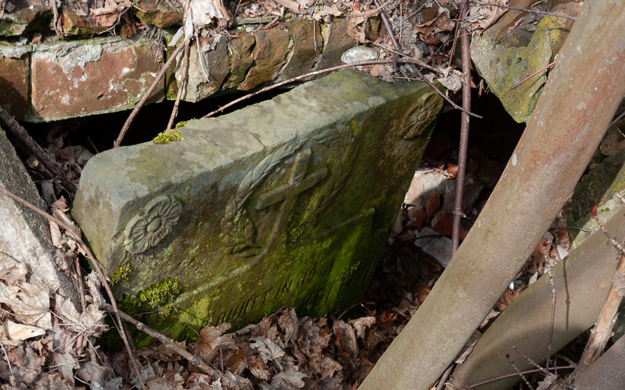 Dawny cmentarz w Wiączyniu Górnym (4)