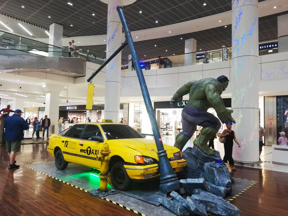 Ford Scorpio vs. Hulk