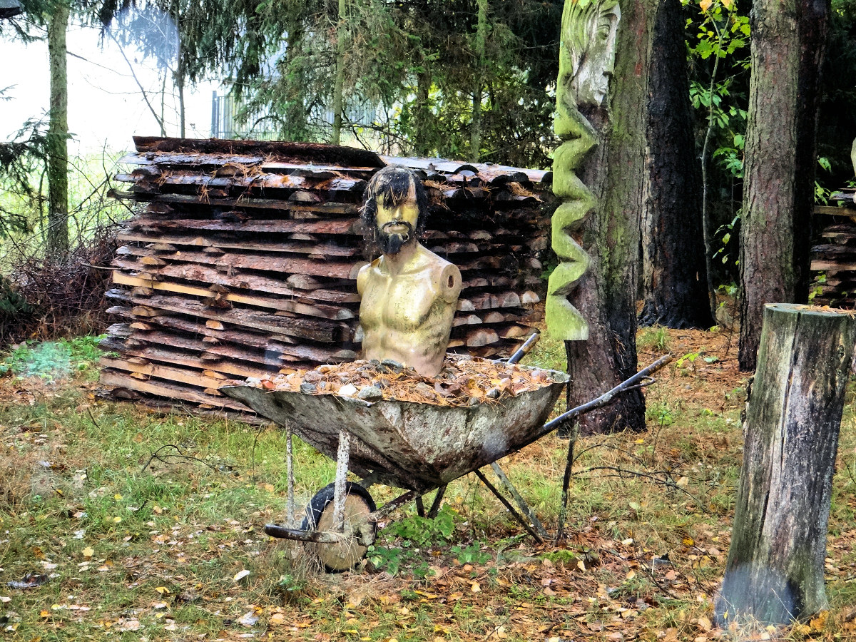 Wywieziony na taczce ;)